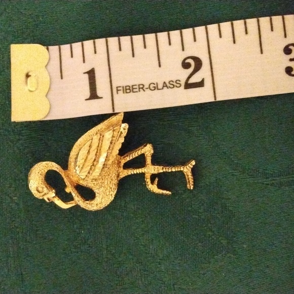 GOLD TONE FLAMINGO PIN - Picture 4 of 4